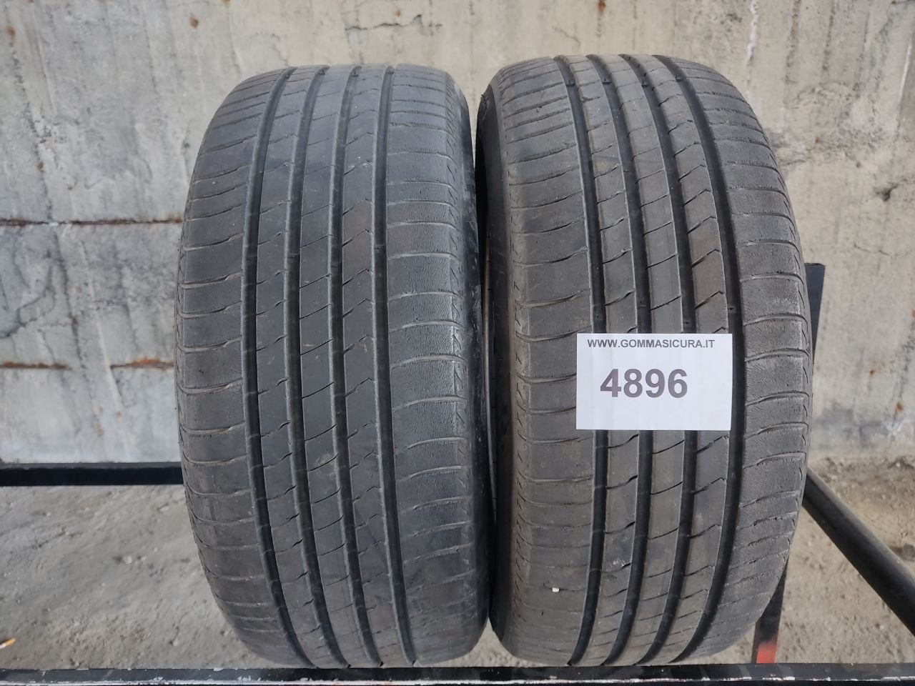 215/45r16 kumho