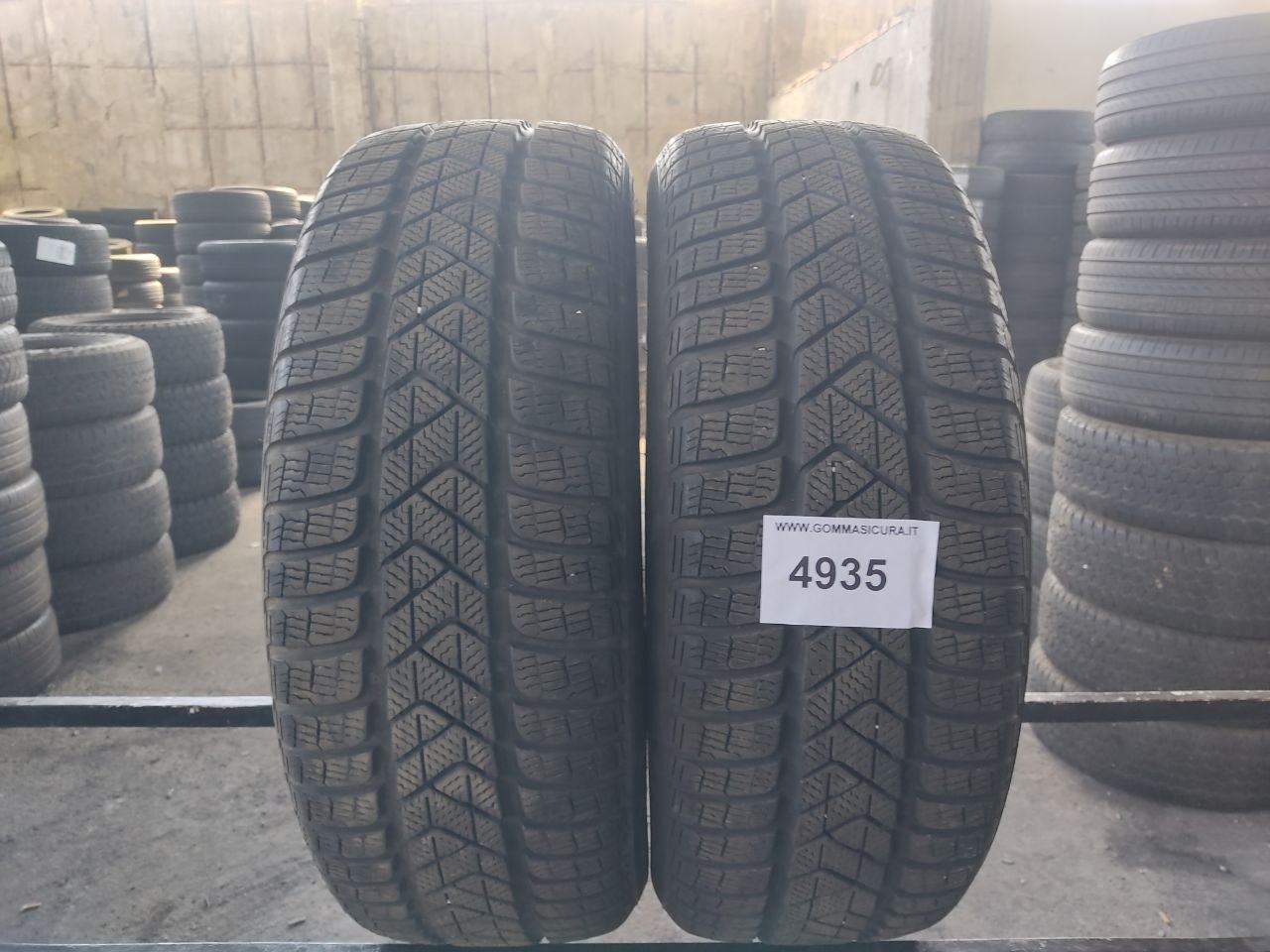 225/55r18 pirelli