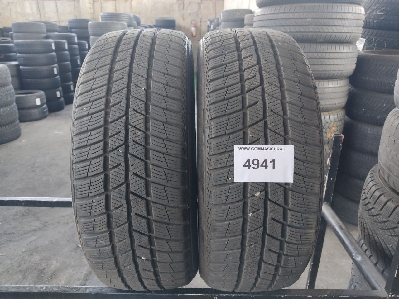 215/50r18 barum