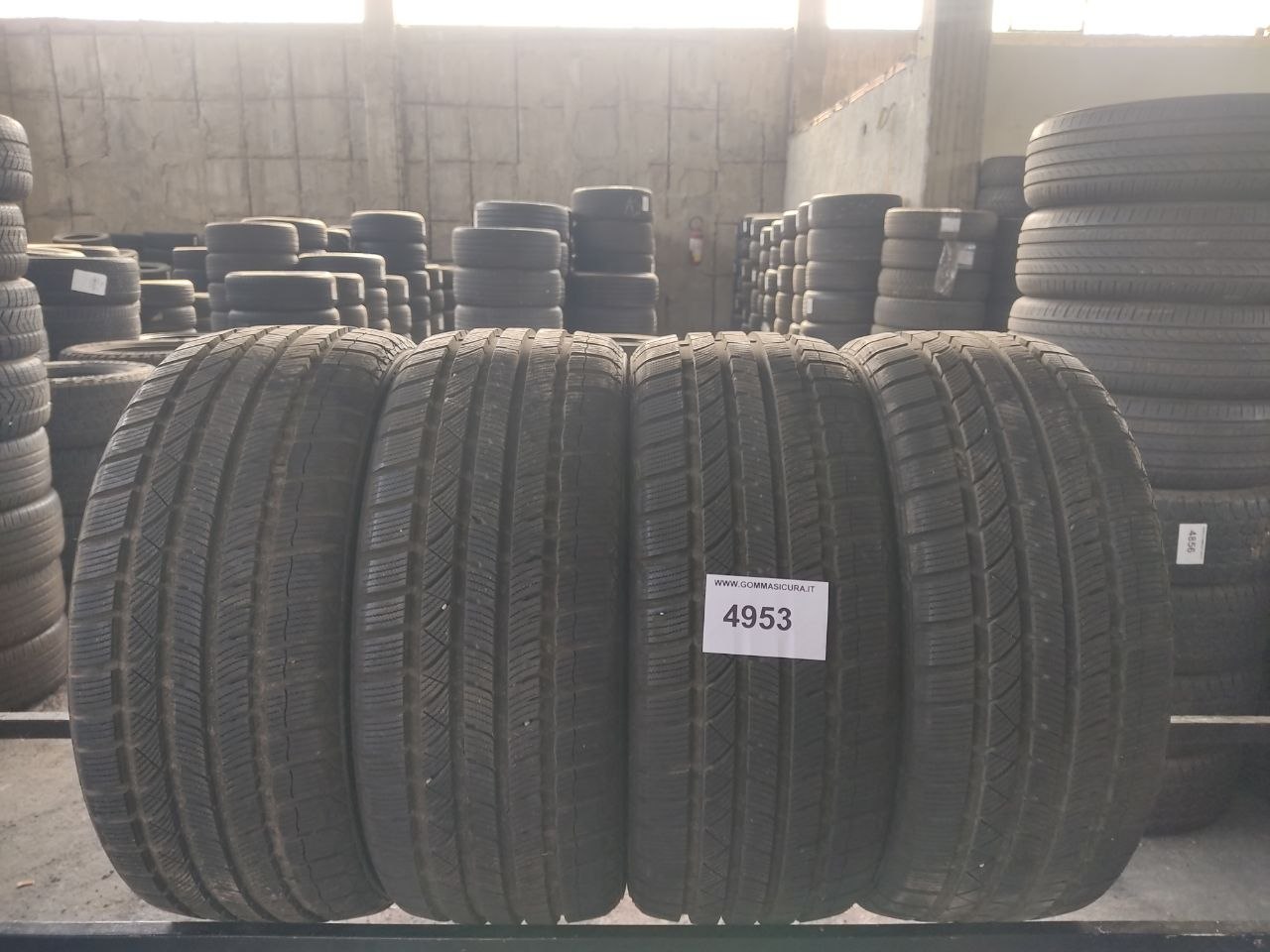 225/40r18 momo