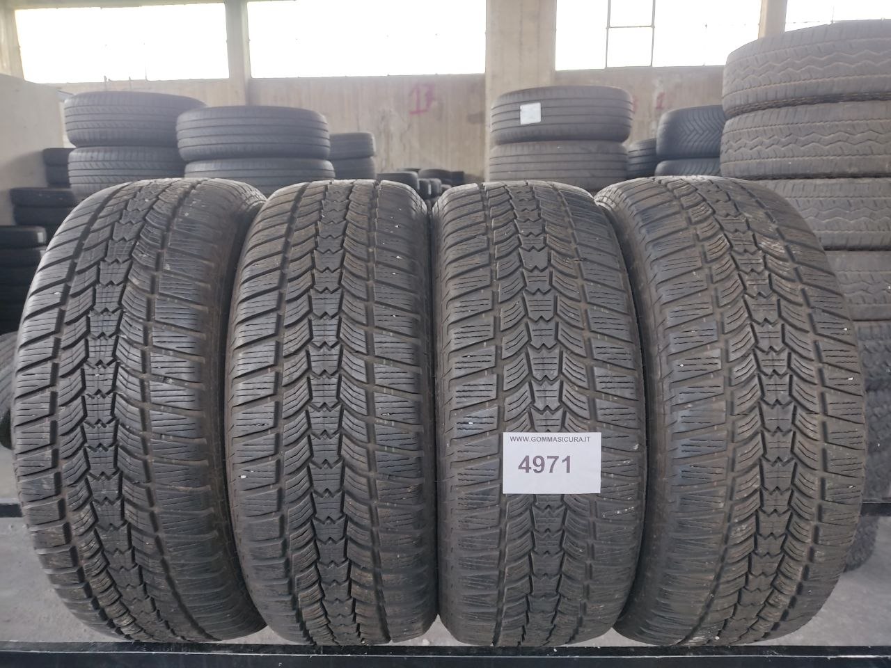 215/55r17 sava