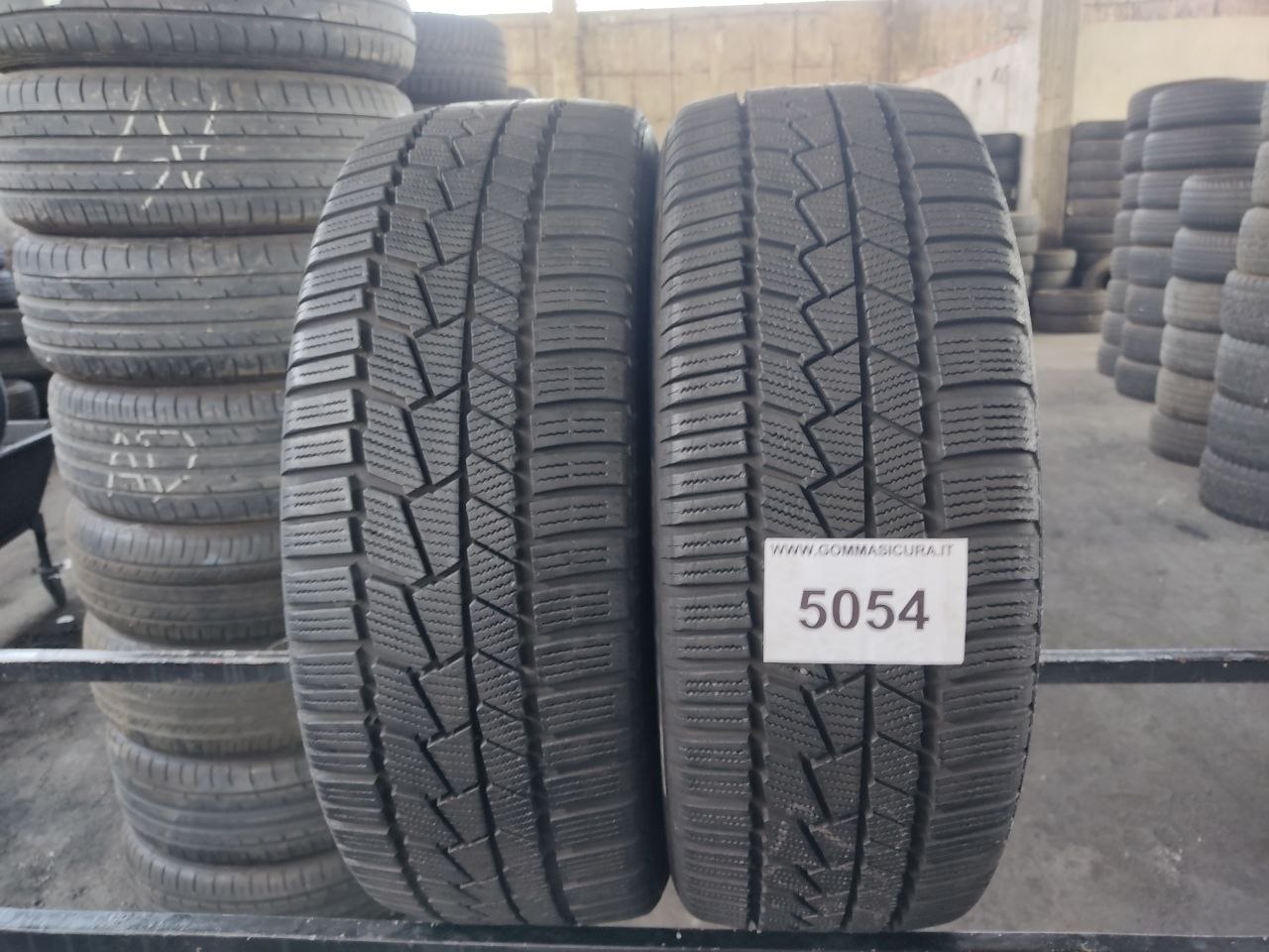 205/45/18 continental