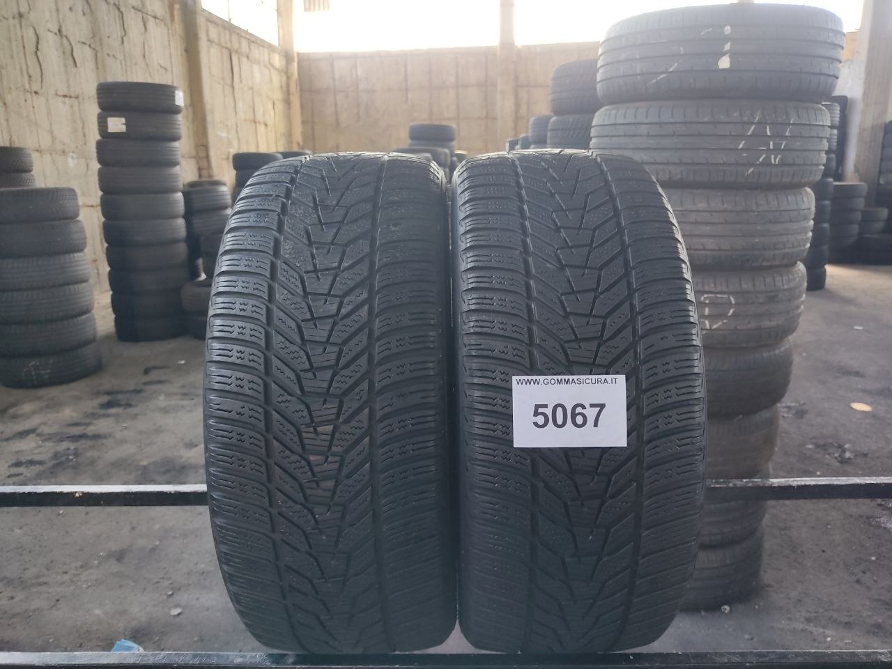 225 40 18 Hankook