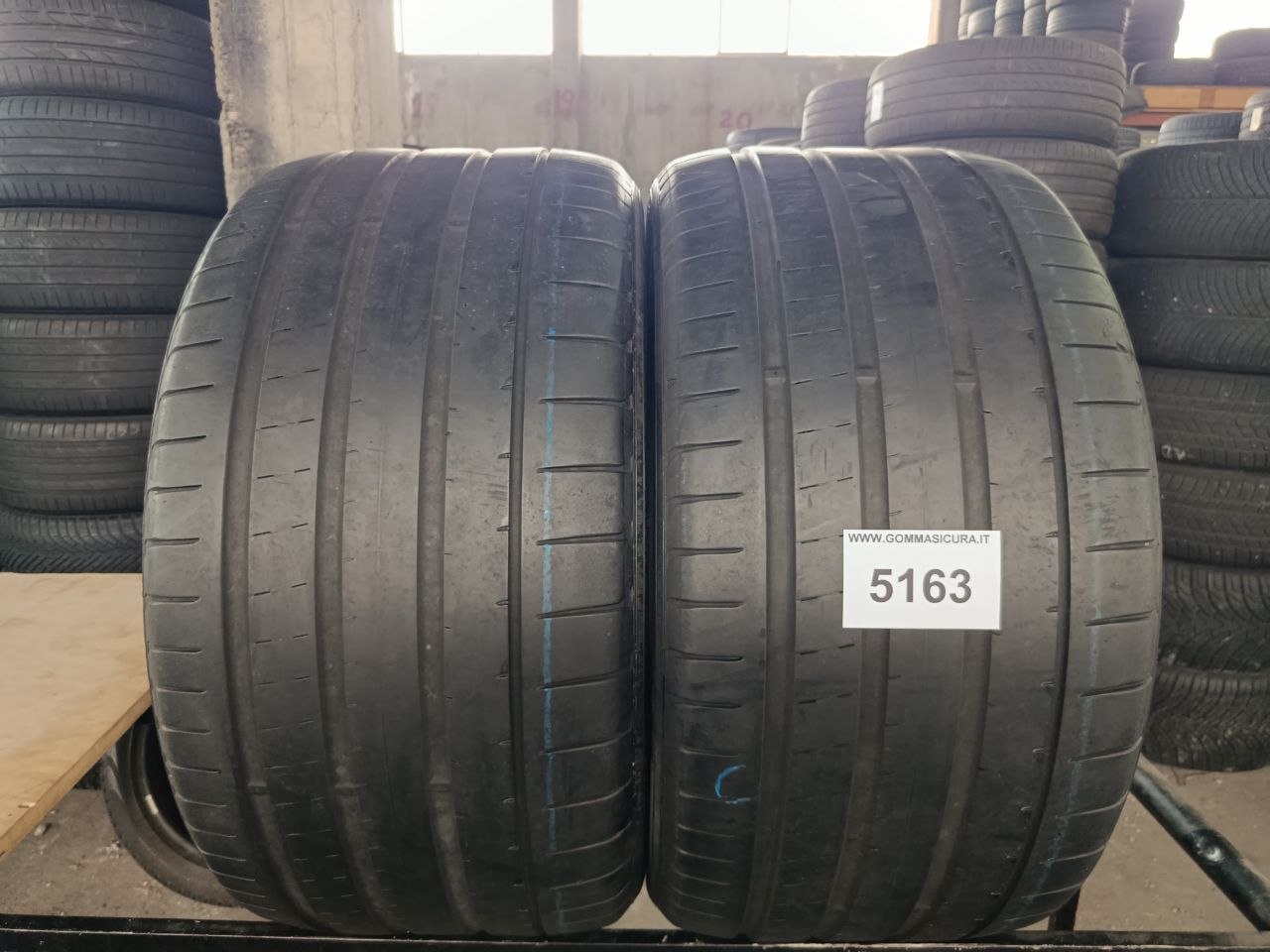 325/35r22 Yokohama advan sport v107 MO