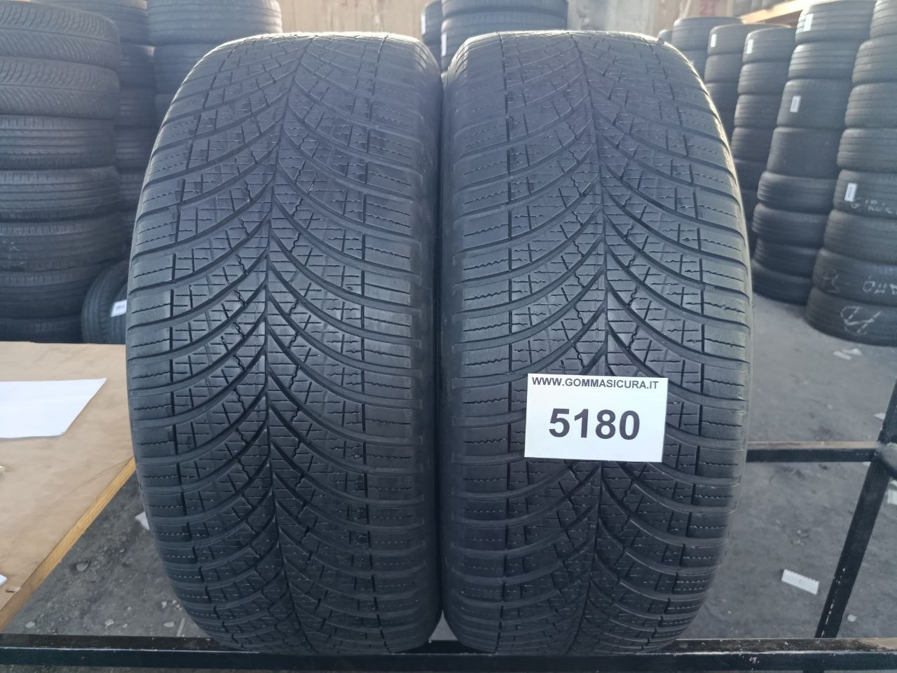 235/55r18 Goodyear Vector 4 Season